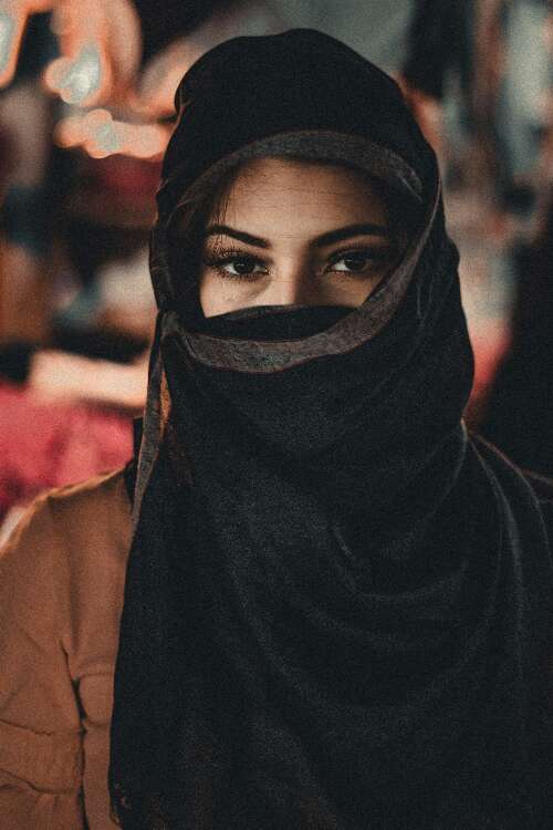 The advantage of modestly dressed women