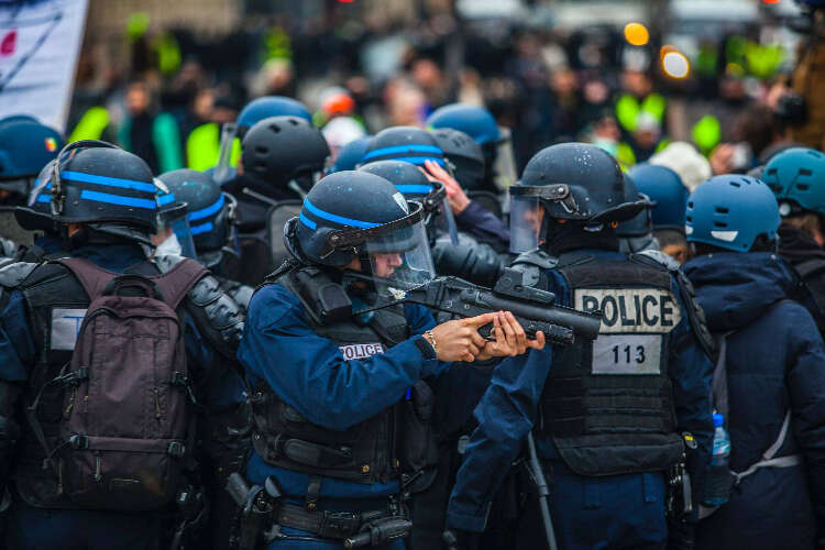 On the role of police and anarchy